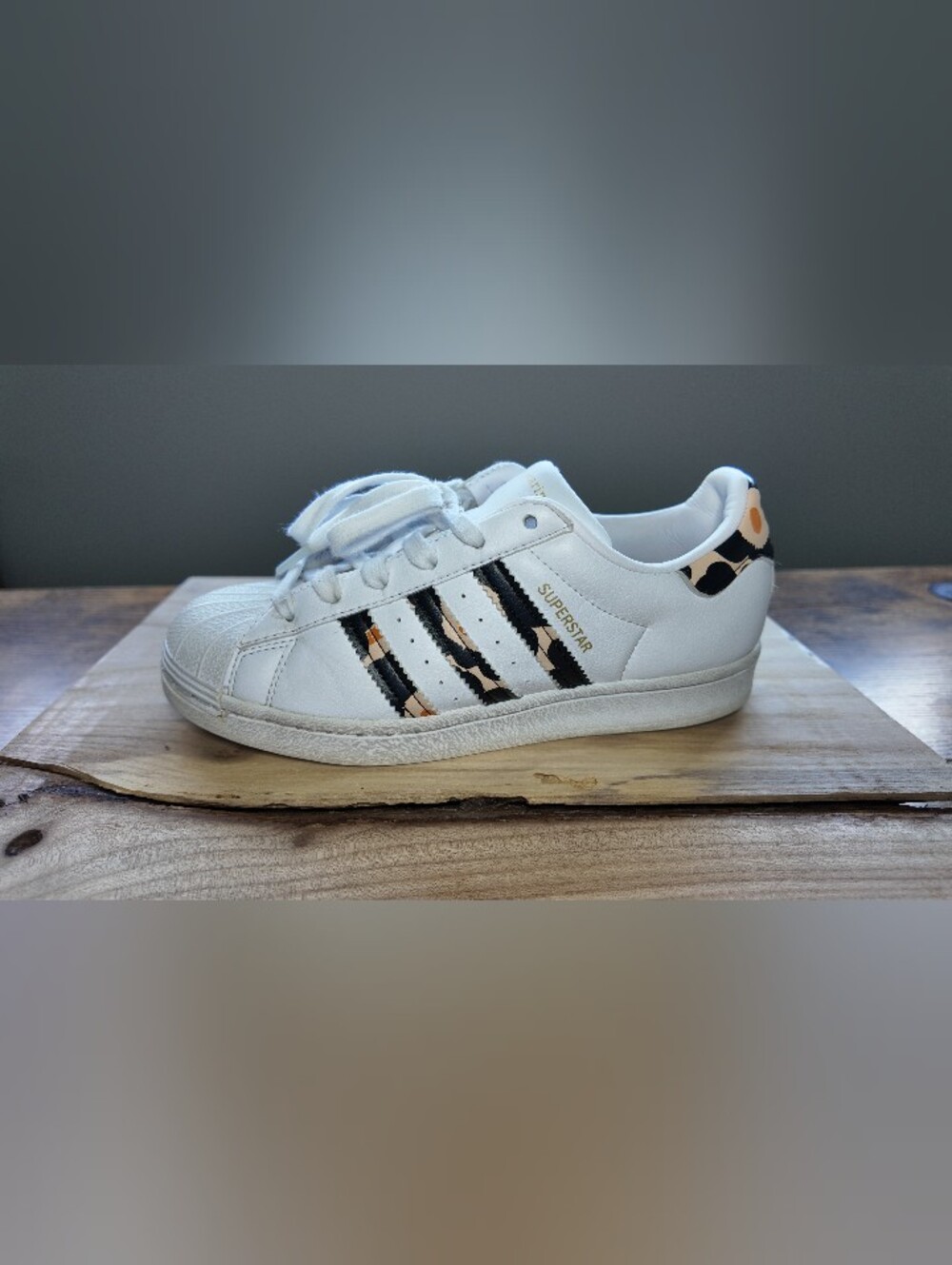 adidas Superstar/ Marimekko x adidas Women's Superstar 'Unikko'/ Women's Size 6